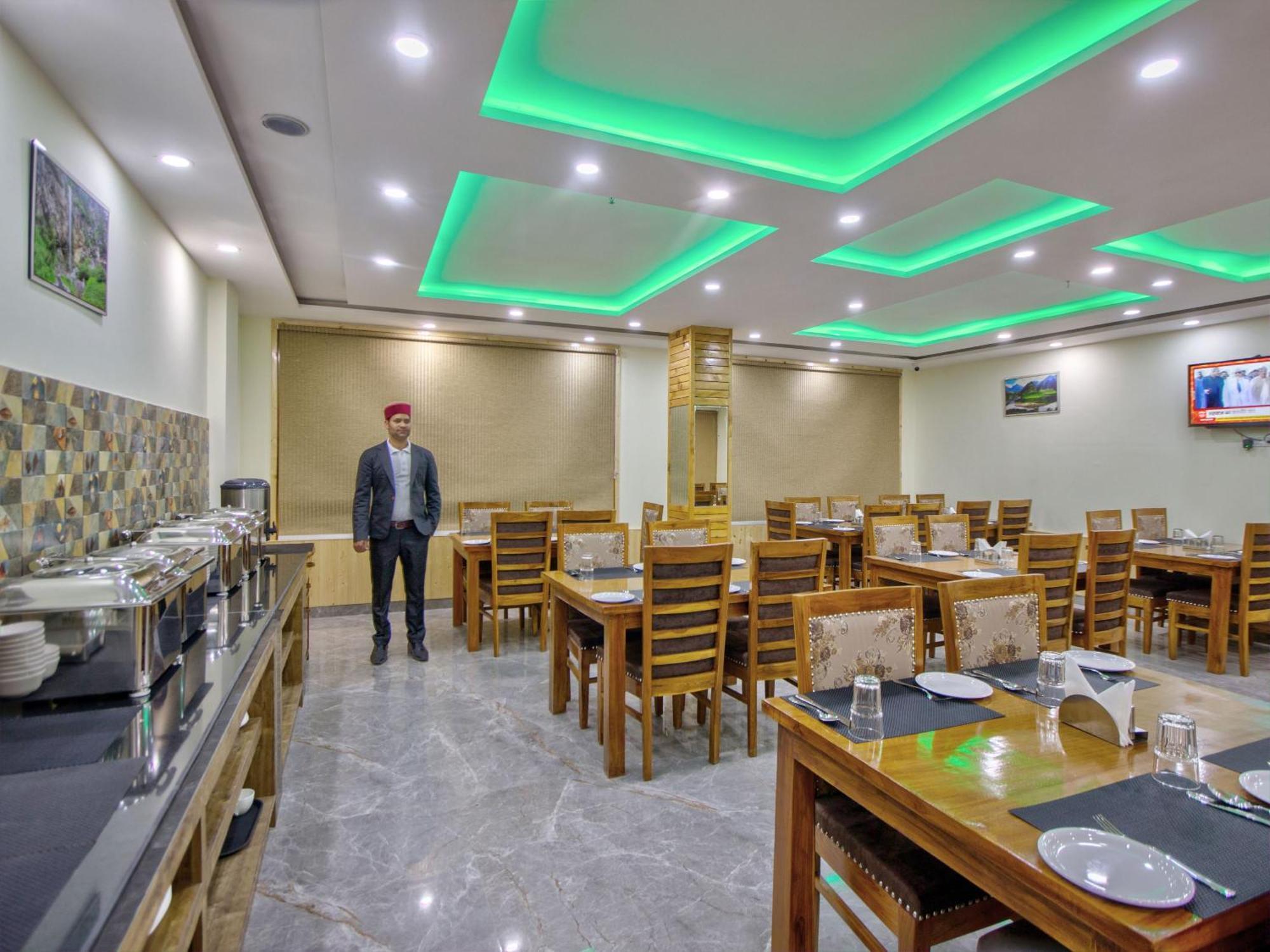 Hotel Swastik Grand Manali Exterior foto